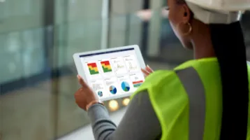 worker in high vis using synergi life module